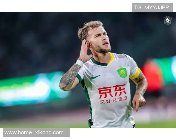 19岁年轻球员海文自信掌控三中卫核心位置展现出色表现