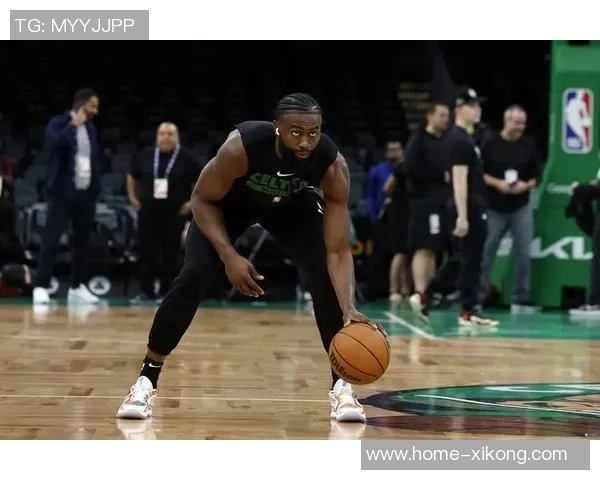 明日凯尔特人迎战雄鹿杰伦布朗伤愈复出助力球队争胜 明日凯尔特人迎战雄鹿杰伦布朗伤愈复出助力球队争胜